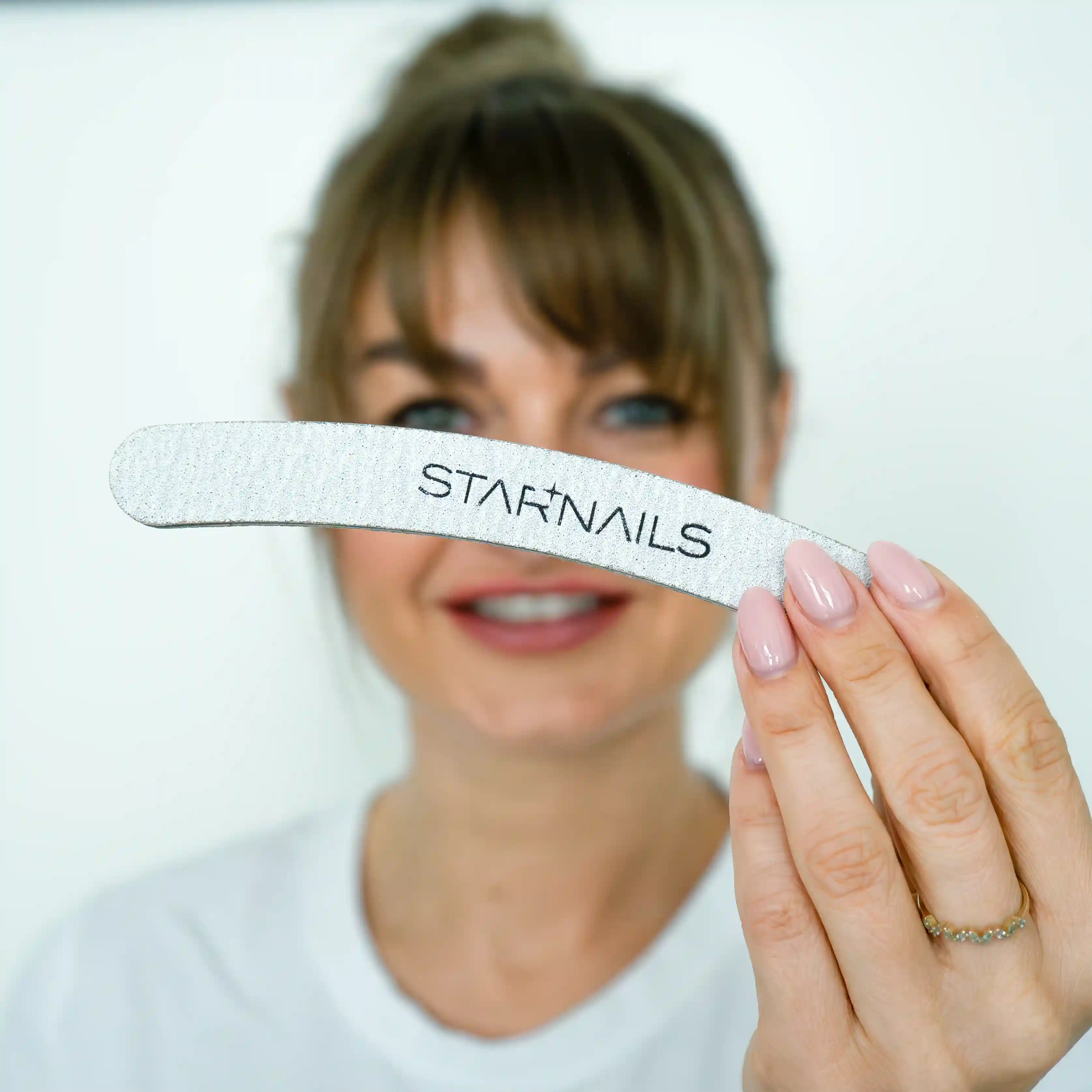 Pilník na nehty STARNAILS BANÁN 100/100, 1 ks